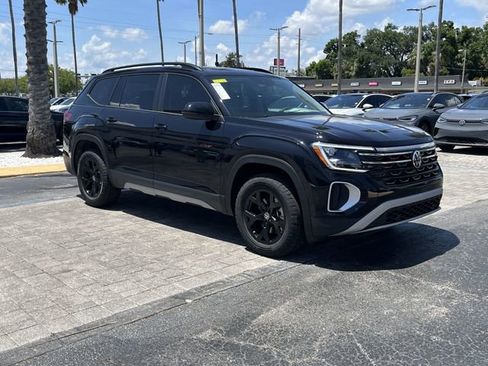 New 2026 Volkswagen Atlas Peak Edition AWD/4WD image 2