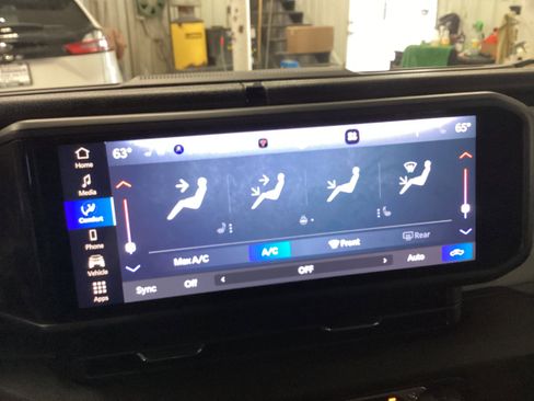 Used 2024 Jeep Gladiator Sport image 24