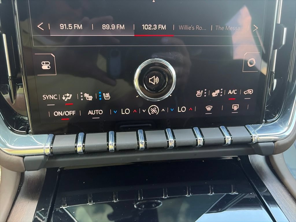 Used 2025 GMC Yukon XL Denali Ultimate w/ LPO, Floor Liner Package AWD/4WD image 24