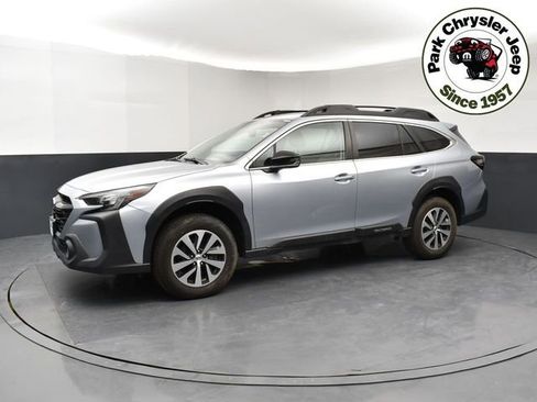 Used 2023 Subaru Outback Premium AWD/4WD image 3