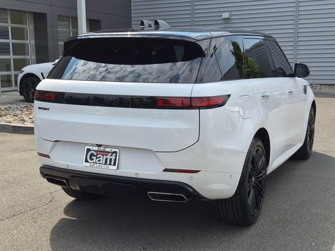 Used 2024 Land Rover Range Rover Sport Dynamic SE AWD/4WD image 3