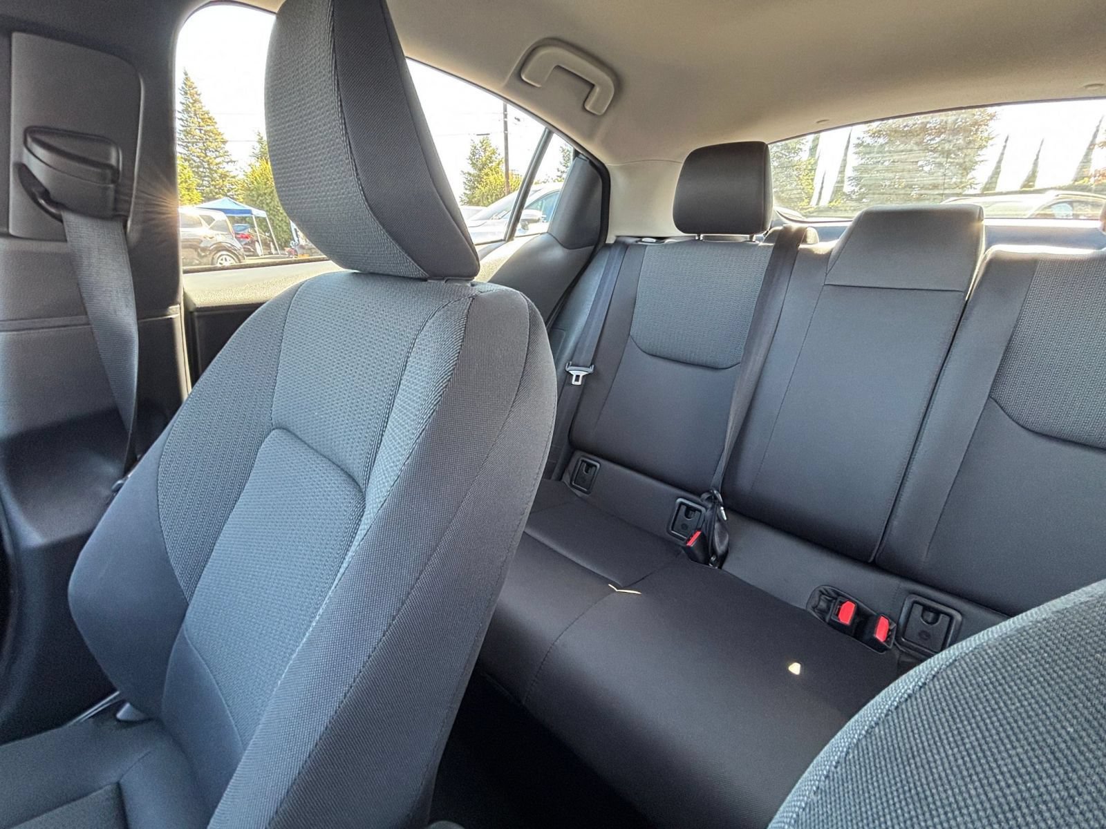 Used 2025 Toyota Prius LE FWD image 37