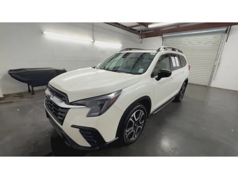 Used 2024 Subaru Ascent Limited w/ Technology Package AWD/4WD image 4