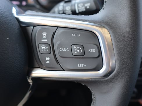 Used 2025 Jeep Wrangler Unlimited Sahara AWD/4WD image 16