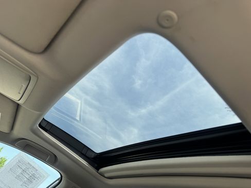 Used 2018 Honda Accord Touring image 11