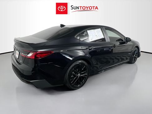 Used 2025 Toyota Camry SE w/ Convenience Package FWD image 4