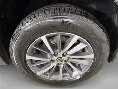 Used 2019 Toyota Highlander XLE FWD image 14