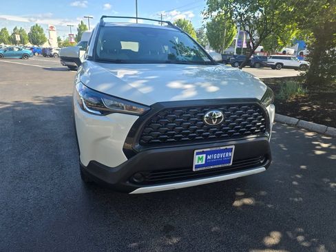 Used 2023 Toyota Corolla Cross LE w/ Moonroof Package AWD/4WD image 9