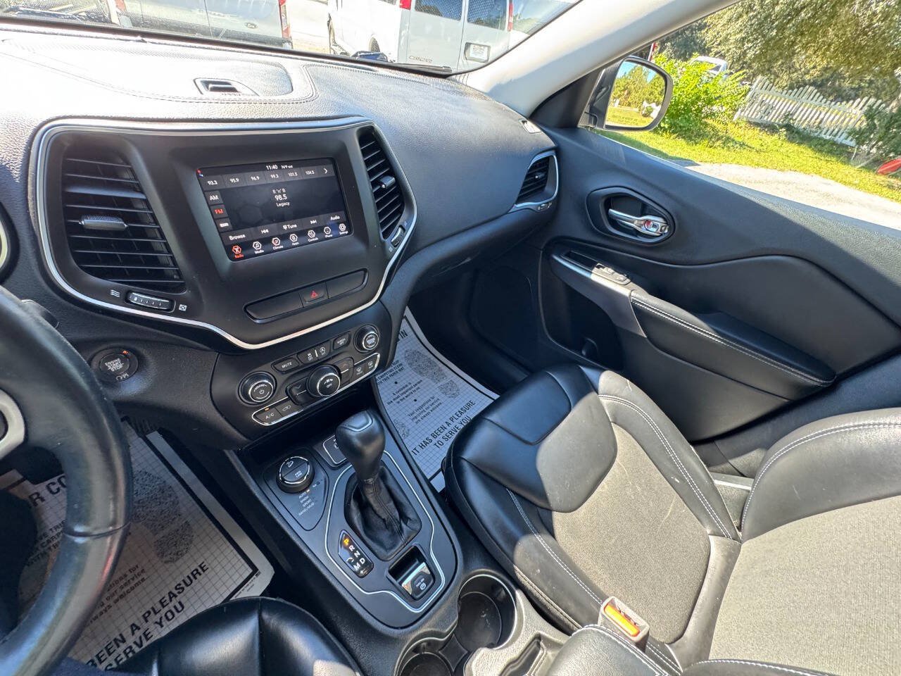 Used 2019 Jeep Cherokee Latitude Plus w/ Cold Weather Group AWD/4WD image 19