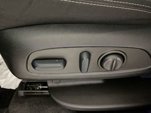 Used 2023 GMC Terrain SLE w/ Driver Convenience Package image 19