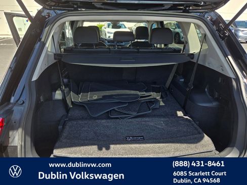 Used 2023 Volkswagen Tiguan SE w/ Panoramic Sunroof Package FWD image 23