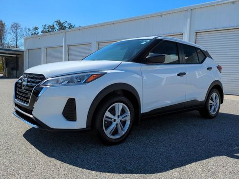 Certified 2025 Nissan Kicks Play S image 2