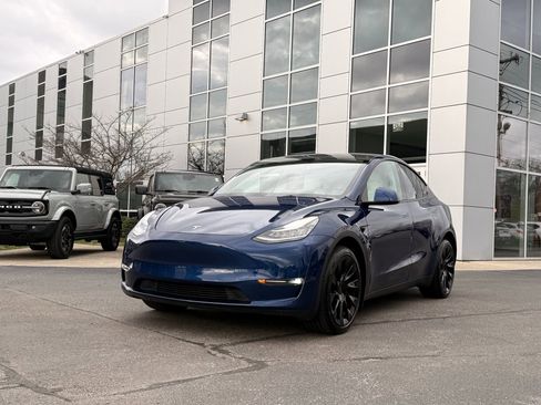 Used 2021 Tesla Model Y Long Range image 2