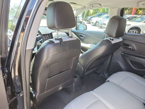 Used 2019 Chevrolet Trax LT w/ LT Convenience Package FWD image 13