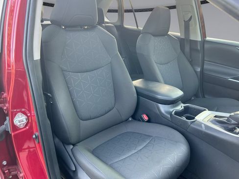 Certified 2025 Toyota RAV4 XLE w/ Convenience Package FWD image 31