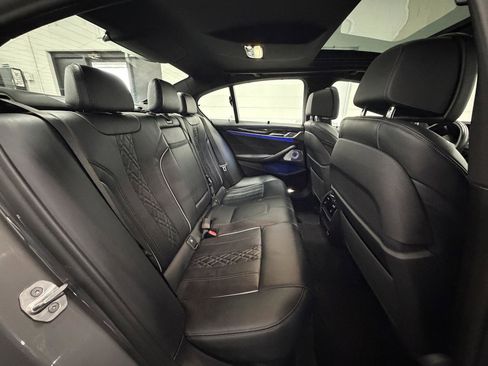 Used 2021 BMW M550i xDrive image 19