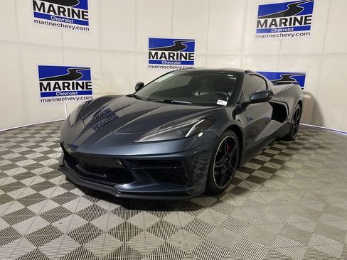 Used 2021 Chevrolet Corvette Stingray Coupe w/ Z51 Performance Package RWD image 11