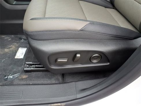 New 2026 Chevrolet Equinox LT w/ Convenience Package II image 7