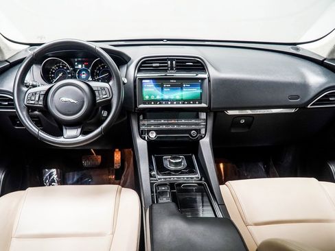 Used 2020 Jaguar F-PACE Premium image 5