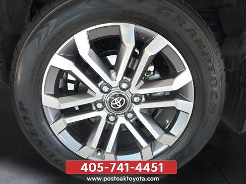 Used 2025 Toyota 4Runner Limited w/ Tow Technology Package AWD/4WD image 32