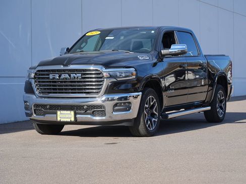 Used 2025 RAM 1500 Laramie AWD/4WD image 7