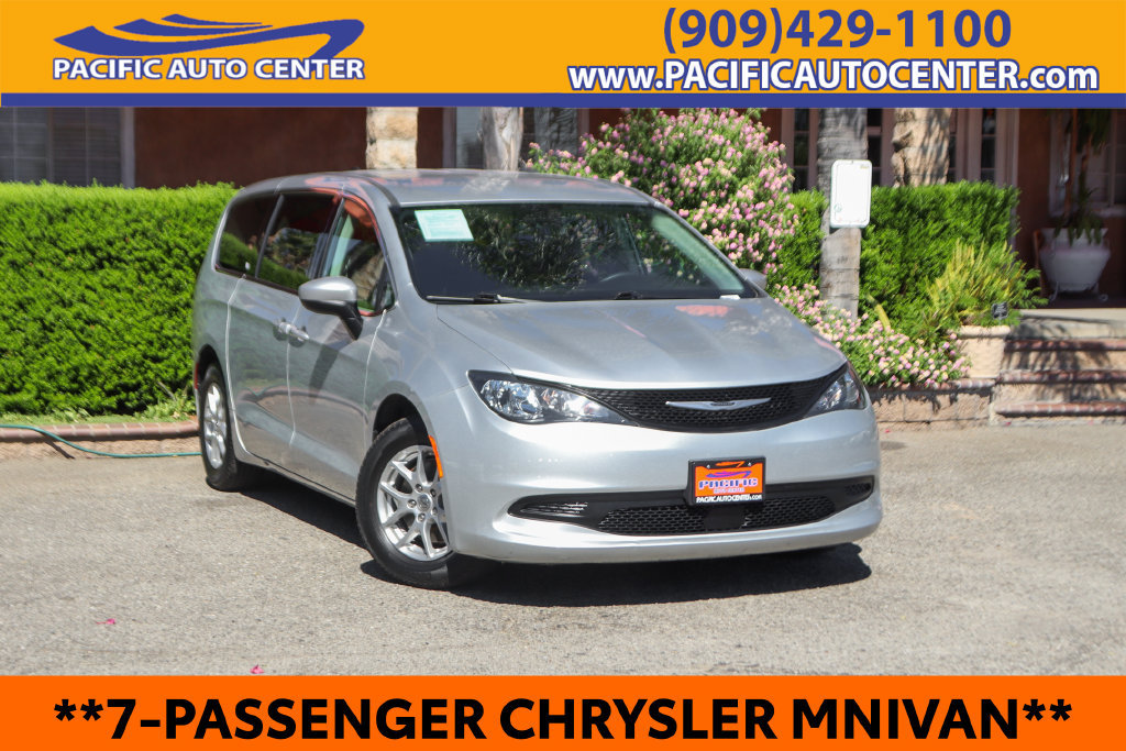 Used 2023 Chrysler Voyager LX FWD image 1