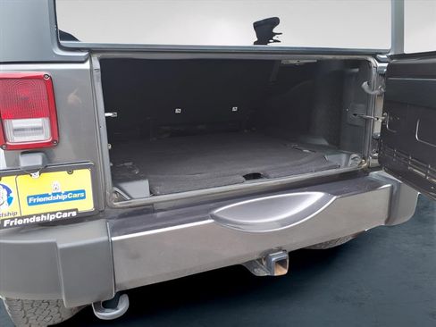 Used 2018 Jeep Wrangler Unlimited Sahara w/ Connectivity Group image 22