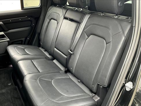 Used 2024 Land Rover Defender 110 SE image 20