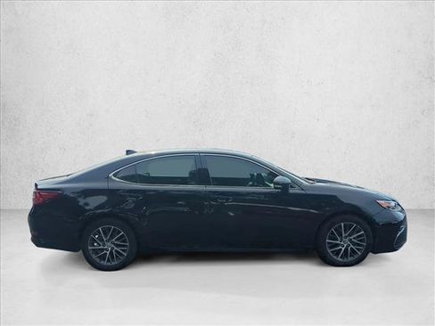 Used 2017 Lexus ES 350 w/ Luxury Package FWD image 4