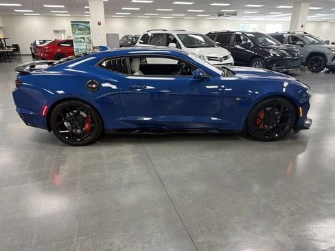Used 2020 Chevrolet Camaro SS RWD image 8