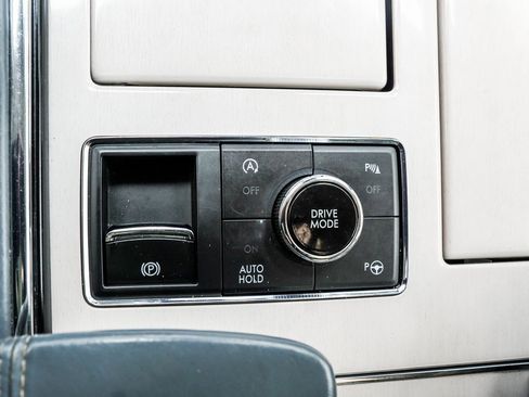 Used 2020 Lincoln Navigator L Black Label w/ Cargo Convenience Package image 22