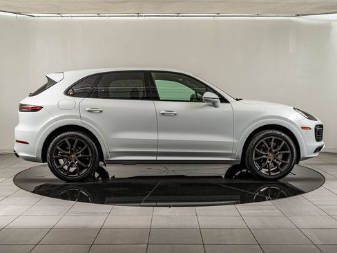 Certified 2023 Porsche Cayenne Platinum Edition AWD/4WD image 9