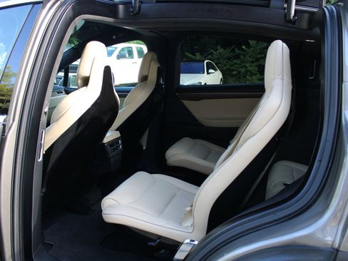 Used 2016 Tesla Model X 90D image 30