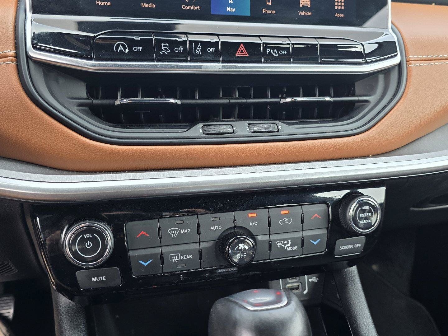 Certified 2025 Jeep Compass Limited AWD/4WD image 17