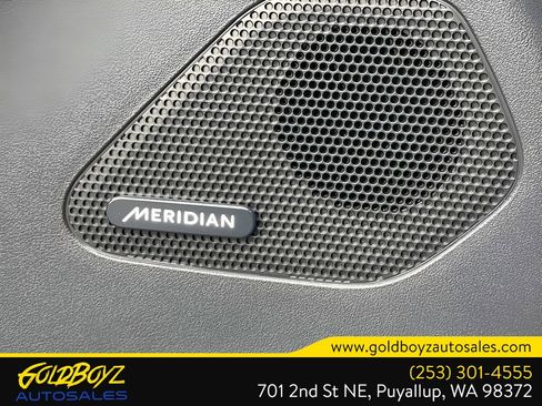 Used 2018 Jaguar F-PACE Premium image 39