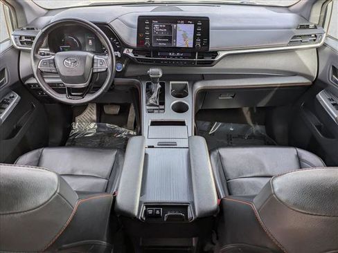 Used 2022 Toyota Sienna XSE image 19