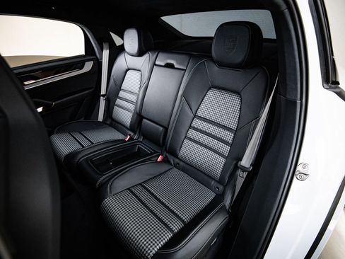 New 2026 Porsche Cayenne Turbo AWD/4WD image 25