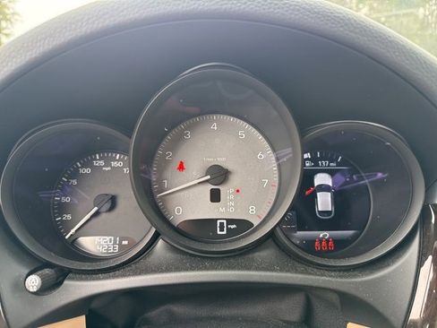 Used 2023 Porsche Macan S image 8