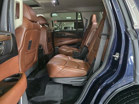 Used 2018 Cadillac Escalade Premium Luxury AWD/4WD image 11
