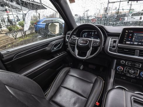 Used 2023 GMC Yukon XL SLT image 17