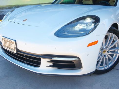 Used 2017 Porsche Panamera image 8