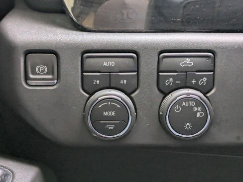 Used 2023 Chevrolet Silverado 1500 LT AWD/4WD image 21