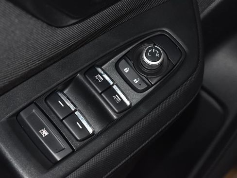 Used 2025 Subaru Forester Premium AWD/4WD image 5