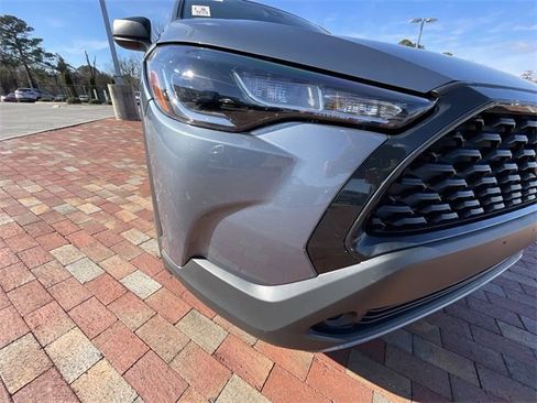 Used 2022 Toyota Corolla Cross L image 6