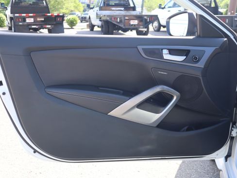 Used 2013 Hyundai Veloster Turbo FWD image 22