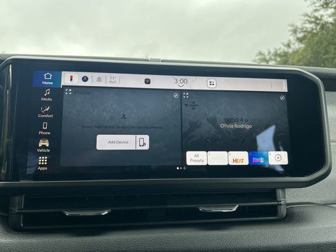 New 2025 Jeep Gladiator Sport image 24