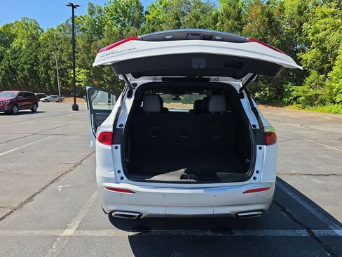 Used 2024 Buick Enclave Premium FWD image 19