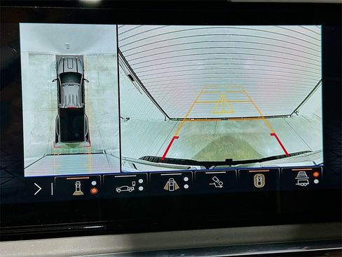 Used 2024 GMC Sierra 3500 Denali Ultimate image 14