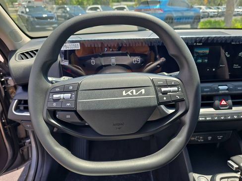 New 2026 Kia K4 FWD image 28