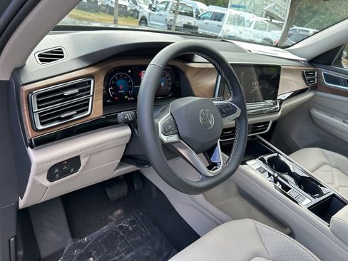 New 2026 Volkswagen Atlas SE image 23